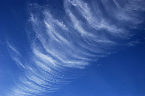 512px-Cirrus_clouds_with_3D_look